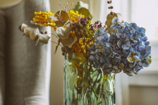 大切な花束をドライフラワーに！メリットやおすすめの飾り方
