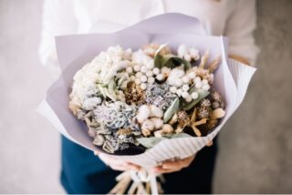 ドライフラワーとは？特徴や扱い方、おすすめの飾り方まで解説