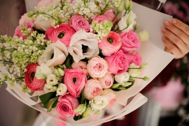 プロポーズの花束を保存するには？持ち込みで専門店に依頼するメリットや注意点