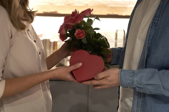 薔薇の本数で変わる意味とは？花言葉と贈り方のポイント