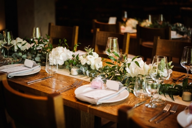 結婚式の装花とは？選び方や失敗しないためのポイントを解説