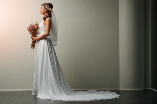 花嫁姿を美しく見せるブーケの持ち方とは？