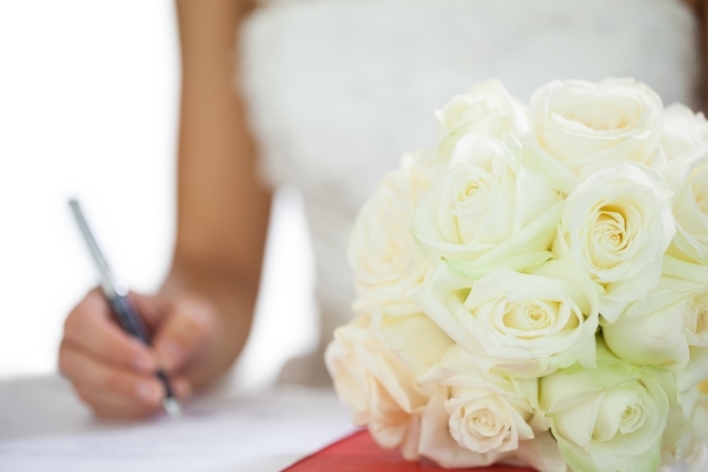 結婚式で読む両親への手紙の書き方は？読み方のポイントも紹介