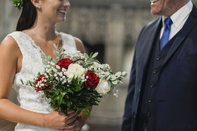 結婚式でのサプライズ演出例【新郎新婦からゲストへ】