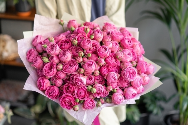 プロポーズの花束をシンフラワーで記念品にしよう