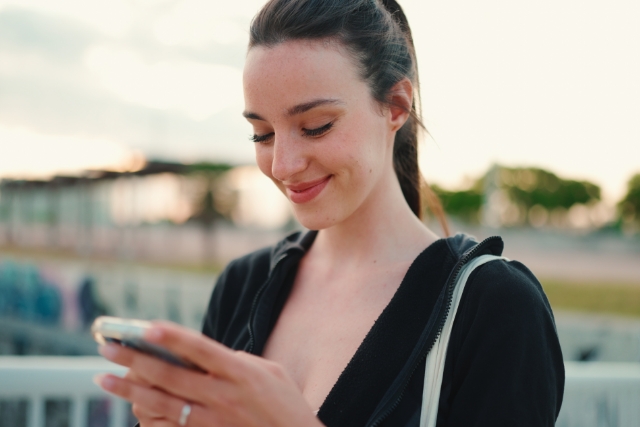 結婚式のweb招待状とは?利用方法やメリット・デメリット