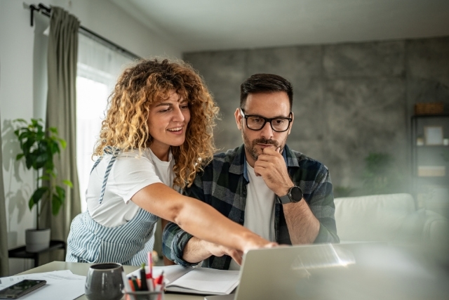 結婚式のプロフィールムービーの作り方！制作手段や流れ、コツは？