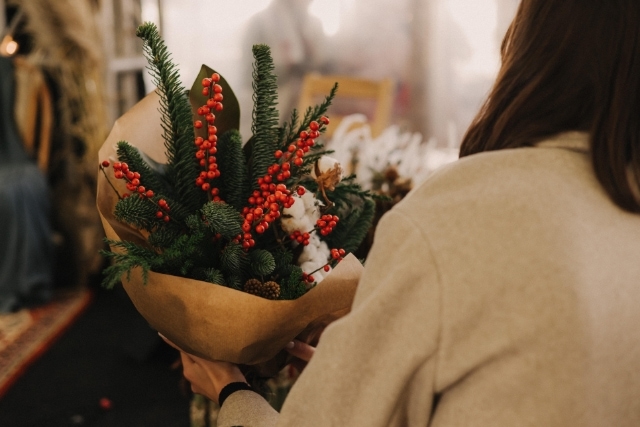 クリスマスに花束を贈ろう！おすすめの種類や保存方法も紹介