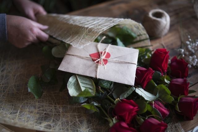 バラは何本贈ればいい？本数別の意味をチェック