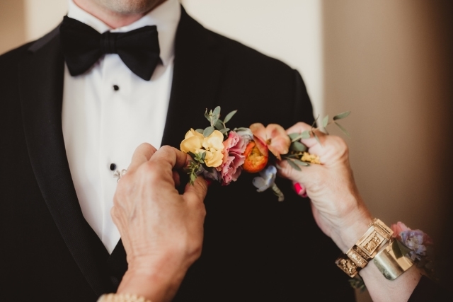 ブートニアのつけ方