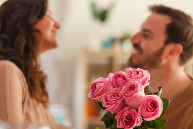 プロポーズのバラは何色がいい?色や本数の意味をチェック