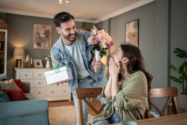 花婚式でおすすめのプレゼントは?結婚4年目のお祝いを楽しもう