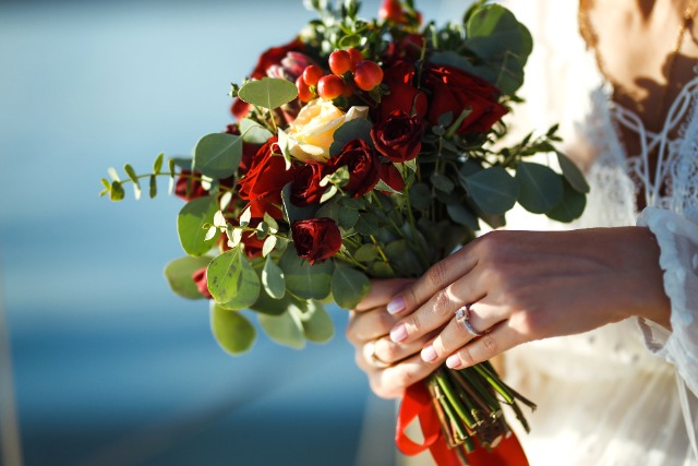 結婚までの流れに入れたい「プロポーズの花束の保存」