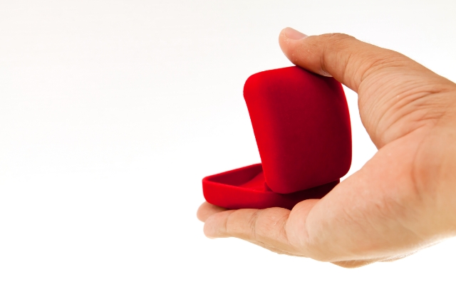 婚約指輪がなくても箱パカでプロポーズできる？