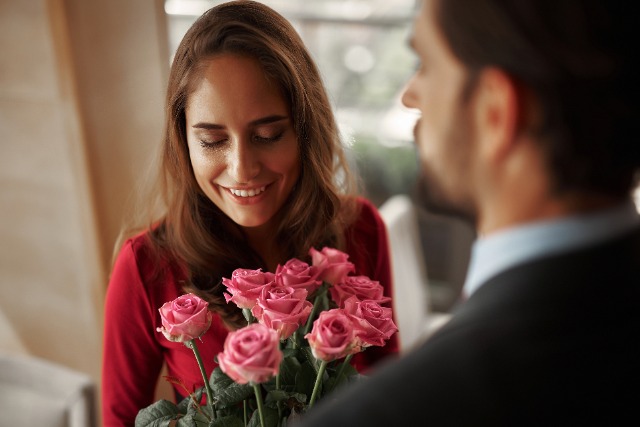 手作りの結婚指輪と一緒に花束を記念に残すのもおすすめ
