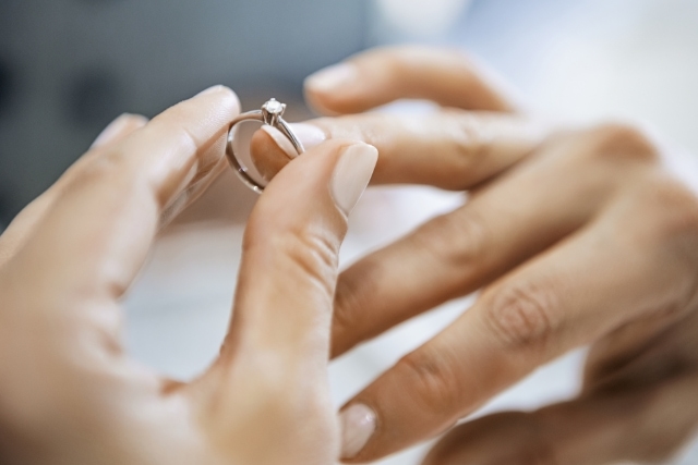【2026年最新】婚約指輪の人気デザイン5選！失敗しない選び方や価格相場も徹底解説