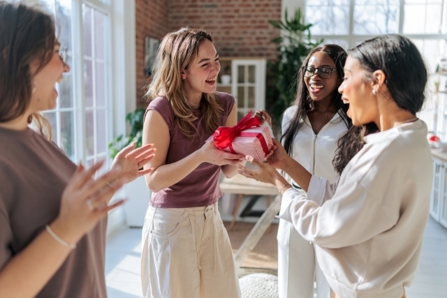 結婚祝いのプレゼントを選ぶポイントは?