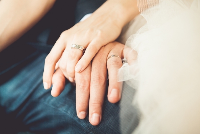 【2026年最新】ディズニーの結婚指輪の選び方!人気の理由や相場・普段使いのコツを解説