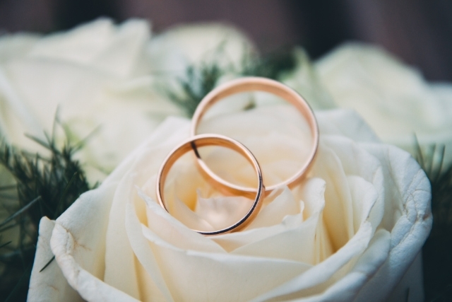 結婚指輪と一緒に花束を記念に残そう!