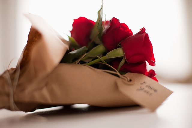 プロポーズのバラを手元に残せるドライフラワーと押し花への加工